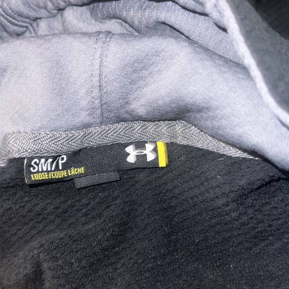 🔥3 for $25🔥 (EUC) BLACK HOODIE UNDER ARMOUR SWEATSHIRT. SZ SM - Picture 4 of 5